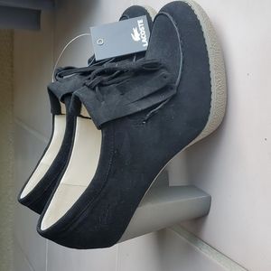 Lacoste Lahila Black Suede Heel Pump Shoes sz 6.5
